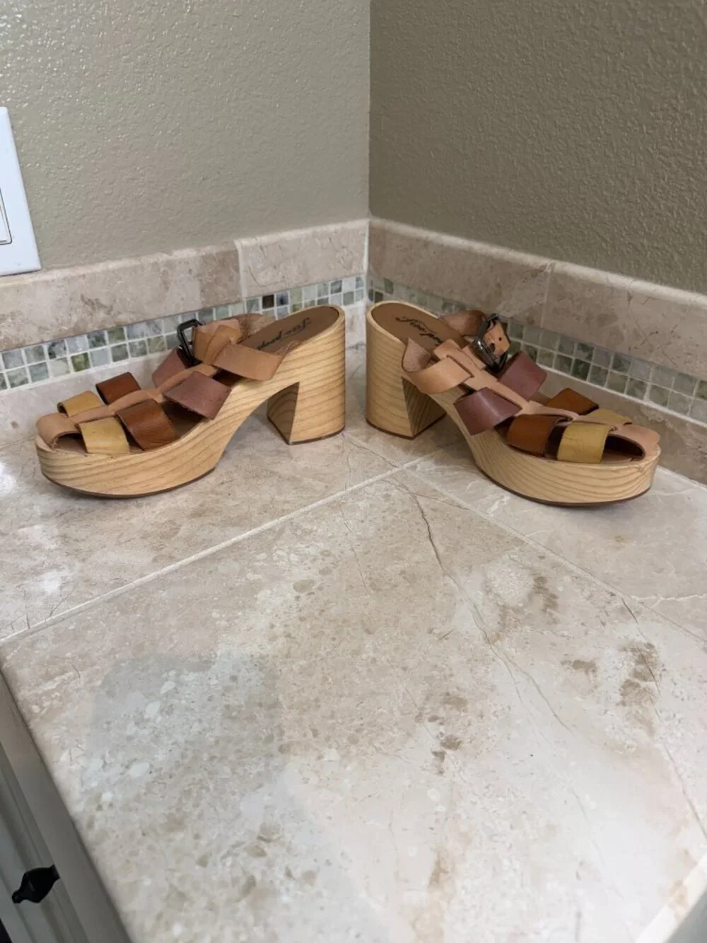 Free People Bellevue Clogs Wood Platform Shoes Sandals Size 38 / 7.5-8